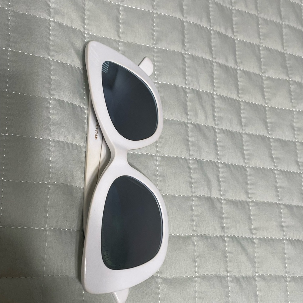 DIFF Eyewear Raven Sunglasses OS White Cat Eye WT-LA126